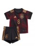 Duitsland Leon Goretzka #8 Babytruitje Uit tenue Kind WK 2022 Korte Mouw (+ Korte broeken)